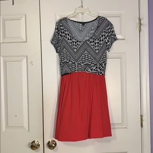 Espresso Size M Black Pattern And Red Dress